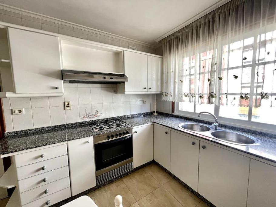 Agradable Apartamento Centrico En Cangas Buitenkant foto